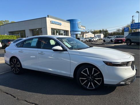 Certified 2025 Honda Accord Touring image 3