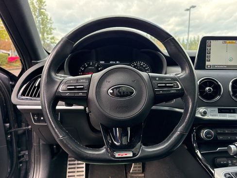 Used 2018 Kia Stinger GT1 image 10