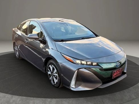 Used 2019 Toyota Prius Prime Plus image 3