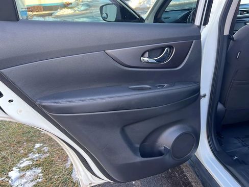 Used 2016 Nissan Rogue SV image 13