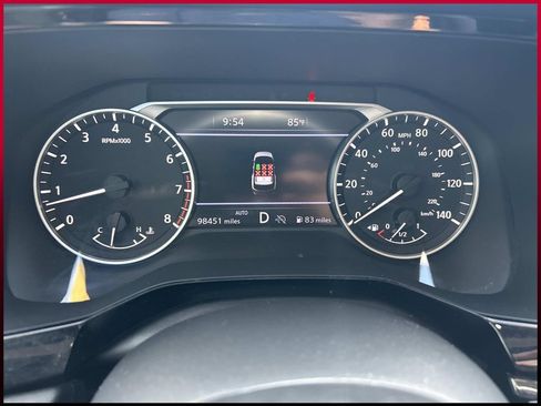 Used 2023 Nissan Pathfinder SL AWD/4WD image 38