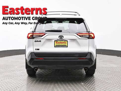 Used 2021 Toyota RAV4 LE image 6