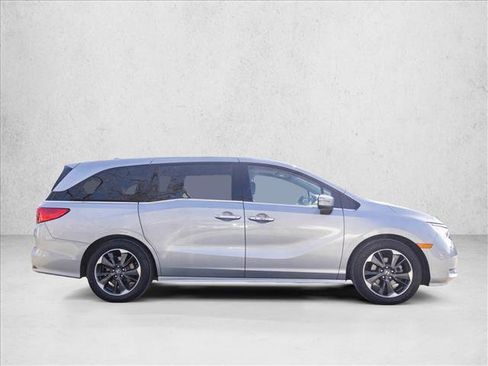 Used 2023 Honda Odyssey Elite image 4