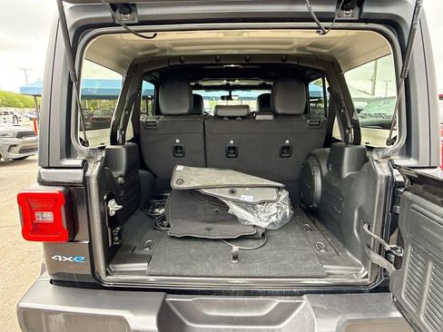 Used 2023 Jeep Wrangler Unlimited Sahara image 30