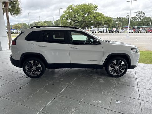 Used 2022 Jeep Cherokee Limited w/ Elite Package AWD/4WD image 11
