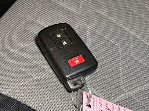 Used 2021 Toyota Tacoma TRD Sport w/ Technology Package image 31