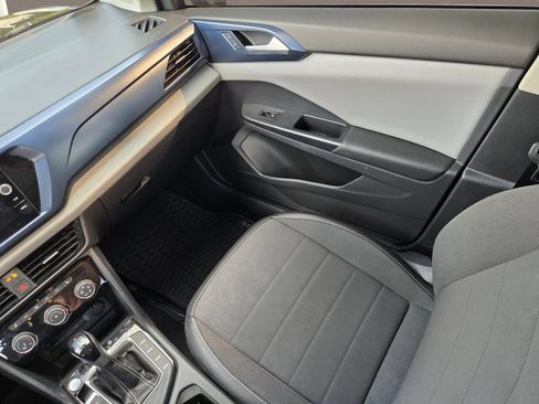 Used 2023 Volkswagen Taos SE w/ Panoramic Sunroof Package FWD image 15
