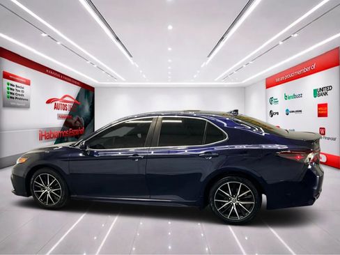 Used 2021 Toyota Camry SE FWD image 4