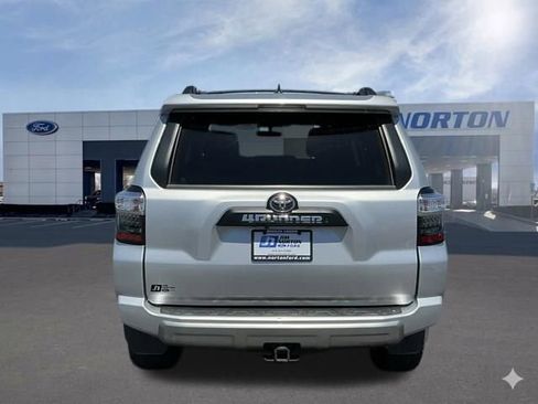 Used 2019 Toyota 4Runner TRD Off-Road AWD/4WD image 6