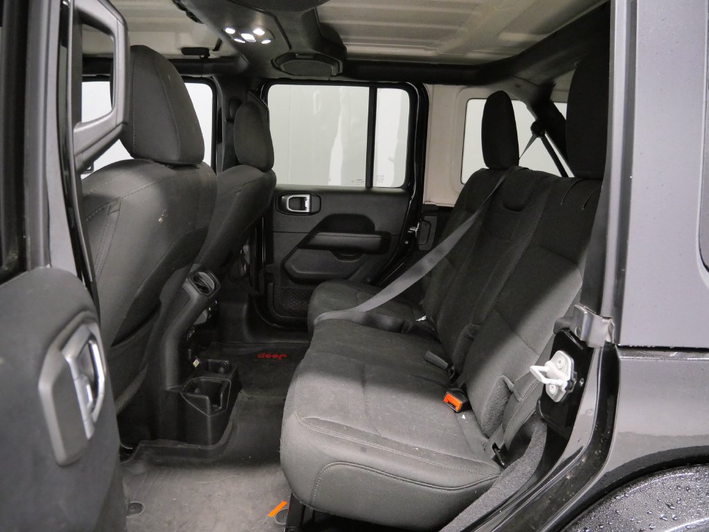 Used 2019 Jeep Wrangler Unlimited Sahara AWD/4WD image 18
