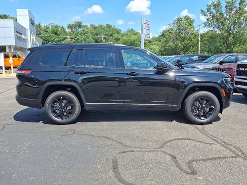 New 2025 Jeep Grand Cherokee L Altitude image 7