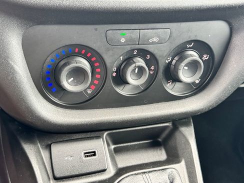 Used 2022 RAM ProMaster City Tradesman FWD image 23