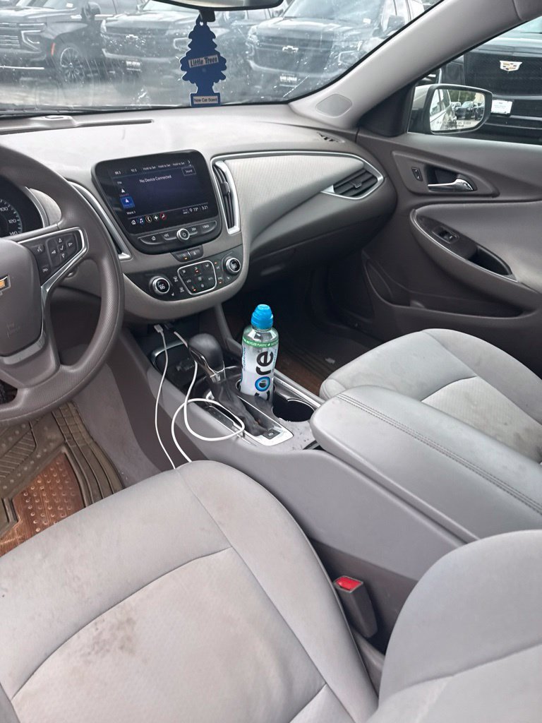 Used 2022 Chevrolet Malibu LT FWD image 2