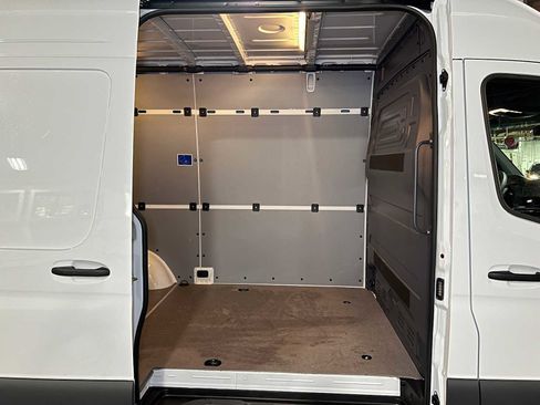 Used 2025 Mercedes-Benz Sprinter 2500 image 12