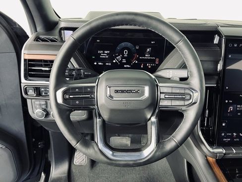 Used 2025 GMC Yukon Denali image 27