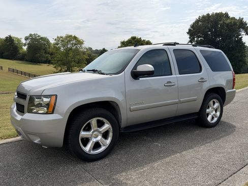 Used 2007 Chevrolet Tahoe LTZ w/ LTZ Preferred Equipment Group AWD/4WD image 2