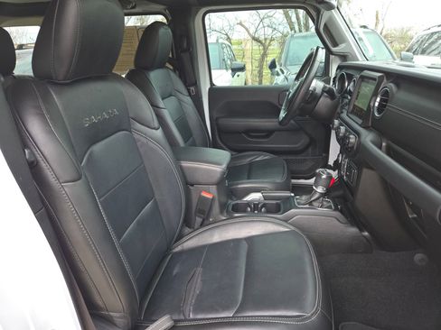 Used 2022 Jeep Wrangler Unlimited Sahara w/ Cold Weather Group image 26