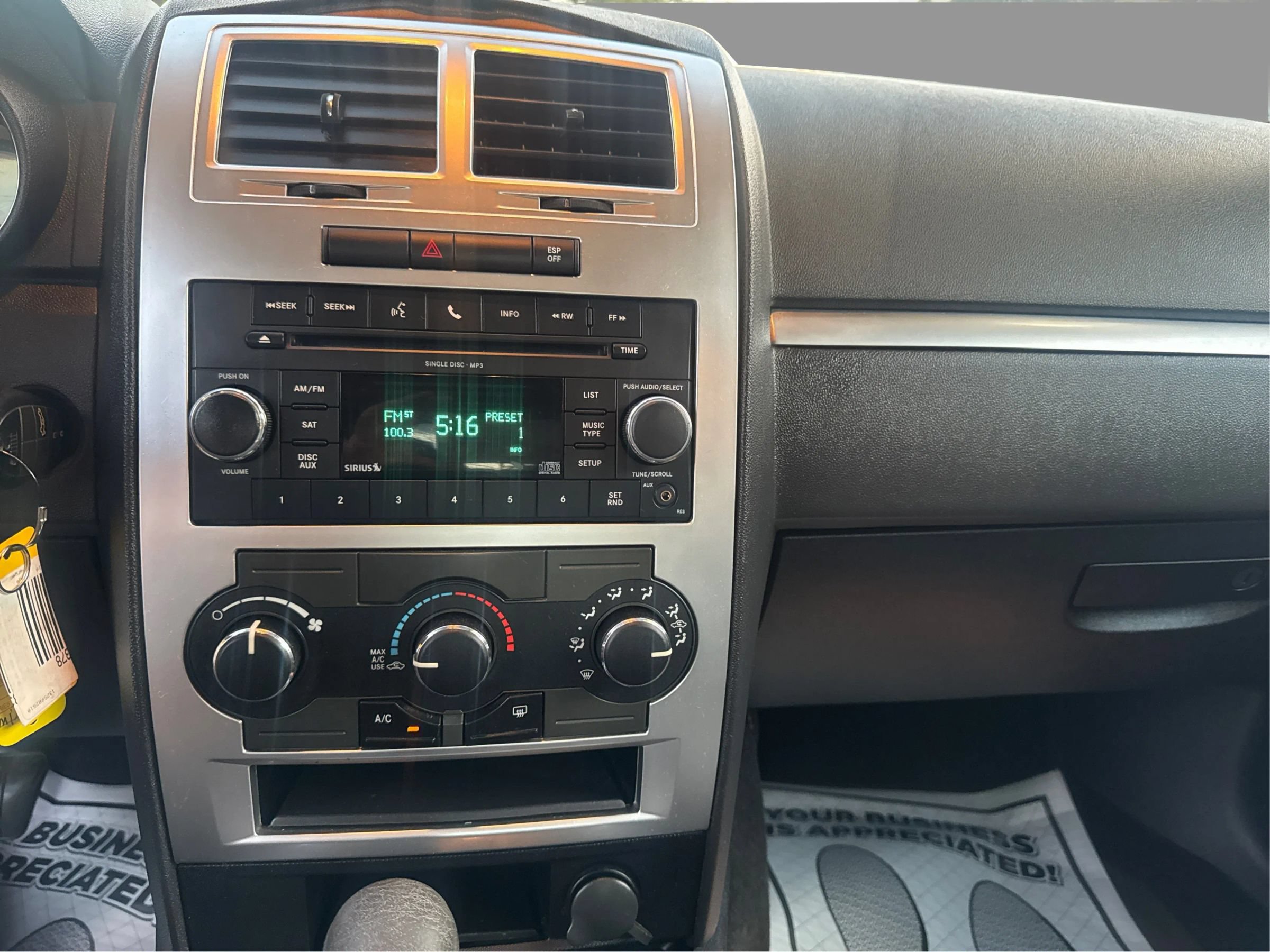 Used 2010 Dodge Charger SXT RWD image 28