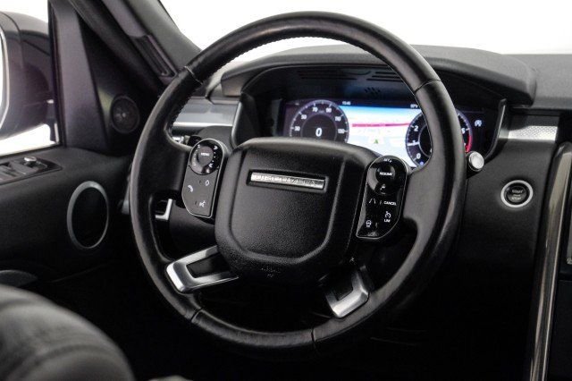 Used 2020 Land Rover Discovery Landmark AWD/4WD image 17