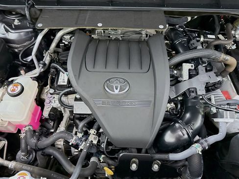 Certified 2023 Toyota Highlander XLE image 30