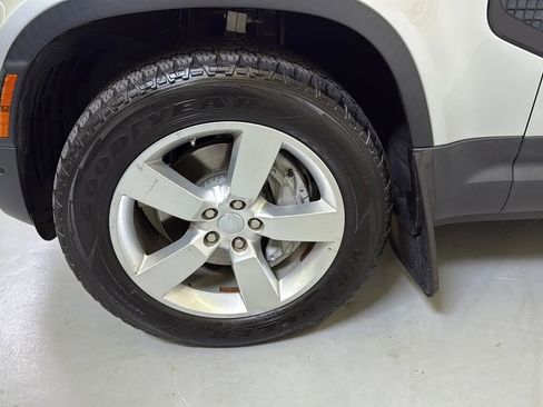 Used 2020 Land Rover Defender 110 First Edition image 28