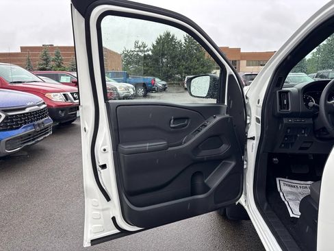 Used 2026 Nissan Frontier SV w/ SV Convenience Package AWD/4WD image 13