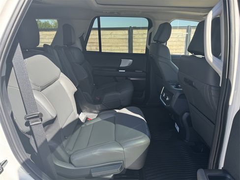 New 2025 Ford Expedition Active image 13