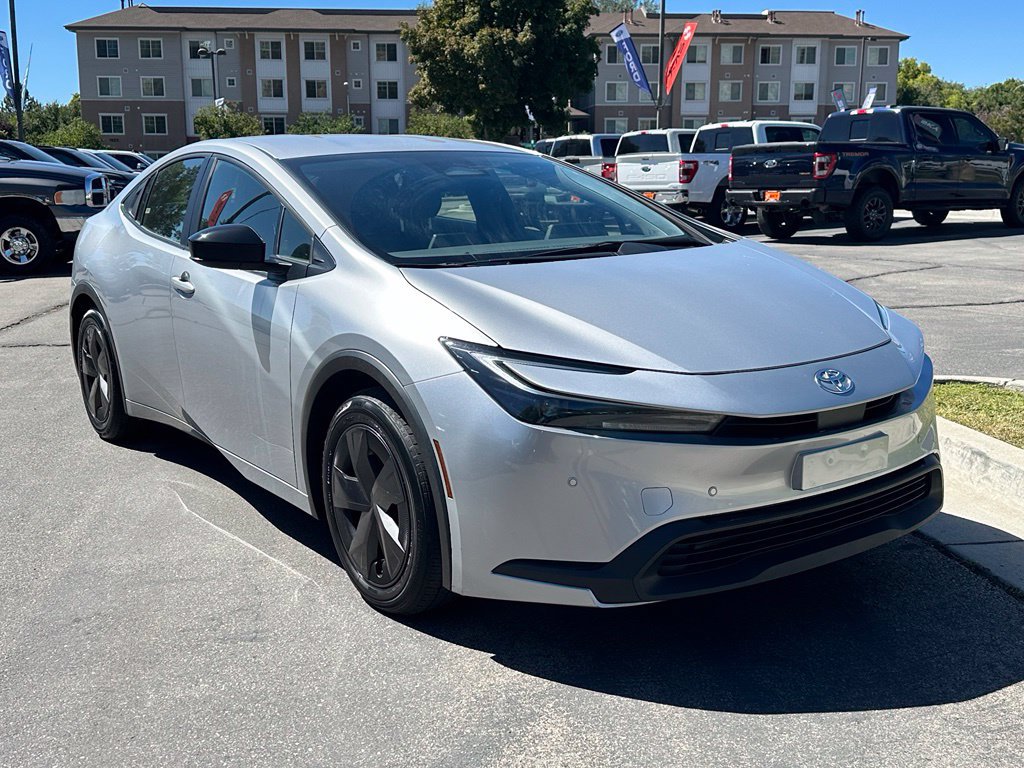 Used 2025 Toyota Prius LE FWD image 6