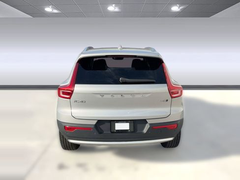 Certified 2023 Volvo XC40 B5 Plus w/ Protection Package Premier image 10