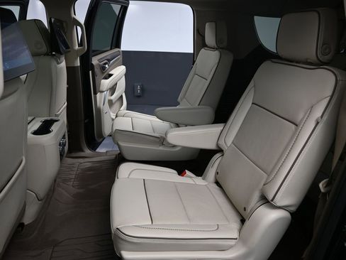 Used 2023 GMC Yukon XL Denali image 41
