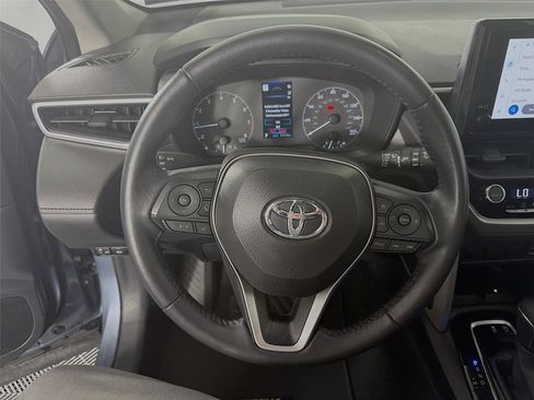 Used 2025 Toyota Corolla Cross LE image 12