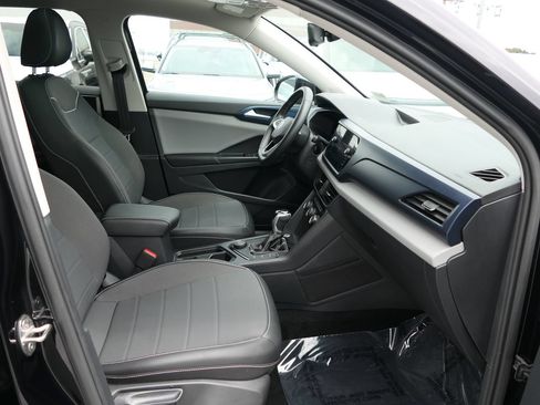 Used 2023 Volkswagen Taos SE w/ Panoramic Sunroof Package AWD/4WD image 28