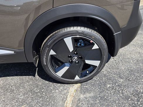 New 2026 Nissan Kicks SR w/ Cold Weather Package FWD image 9
