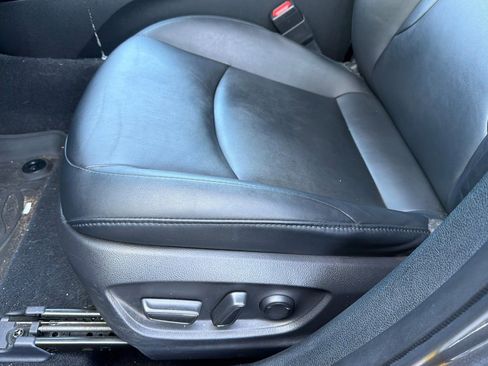 Used 2019 Toyota Prius Prime Premium image 13