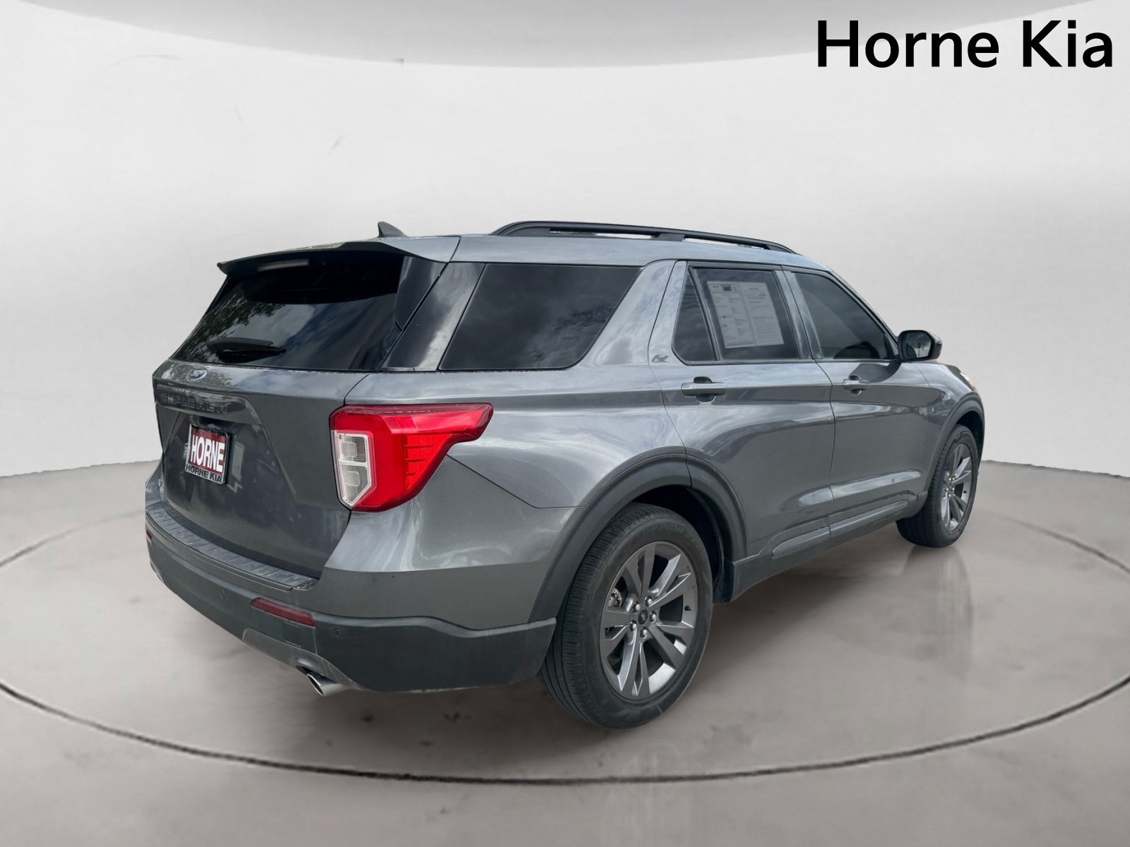 Used 2022 Ford Explorer XLT w/ Equipment Group 202A RWD image 4