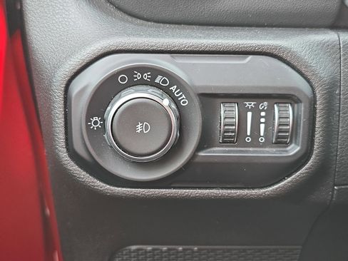 Used 2019 Jeep Wrangler Unlimited Sahara w/ Quick Order Package 24M Moab AWD/4WD image 25