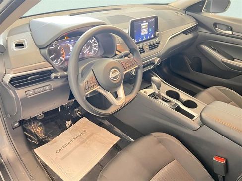 Used 2025 Nissan Altima 2.5 SV image 15