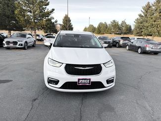 Used 2023 Chrysler Pacifica Touring-L video 2