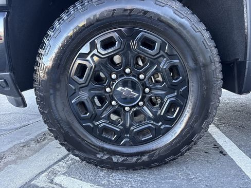 Used 2024 Chevrolet Silverado 3500 High Country w/ Technology Package image 11