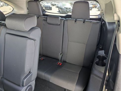 Used 2022 Toyota Highlander LE FWD image 19