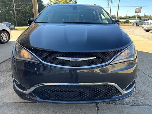 Used 2020 Chrysler Pacifica Touring-L w/ Tire & Wheel Group image 6