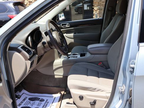 Used 2012 Jeep Grand Cherokee Laredo AWD/4WD image 14