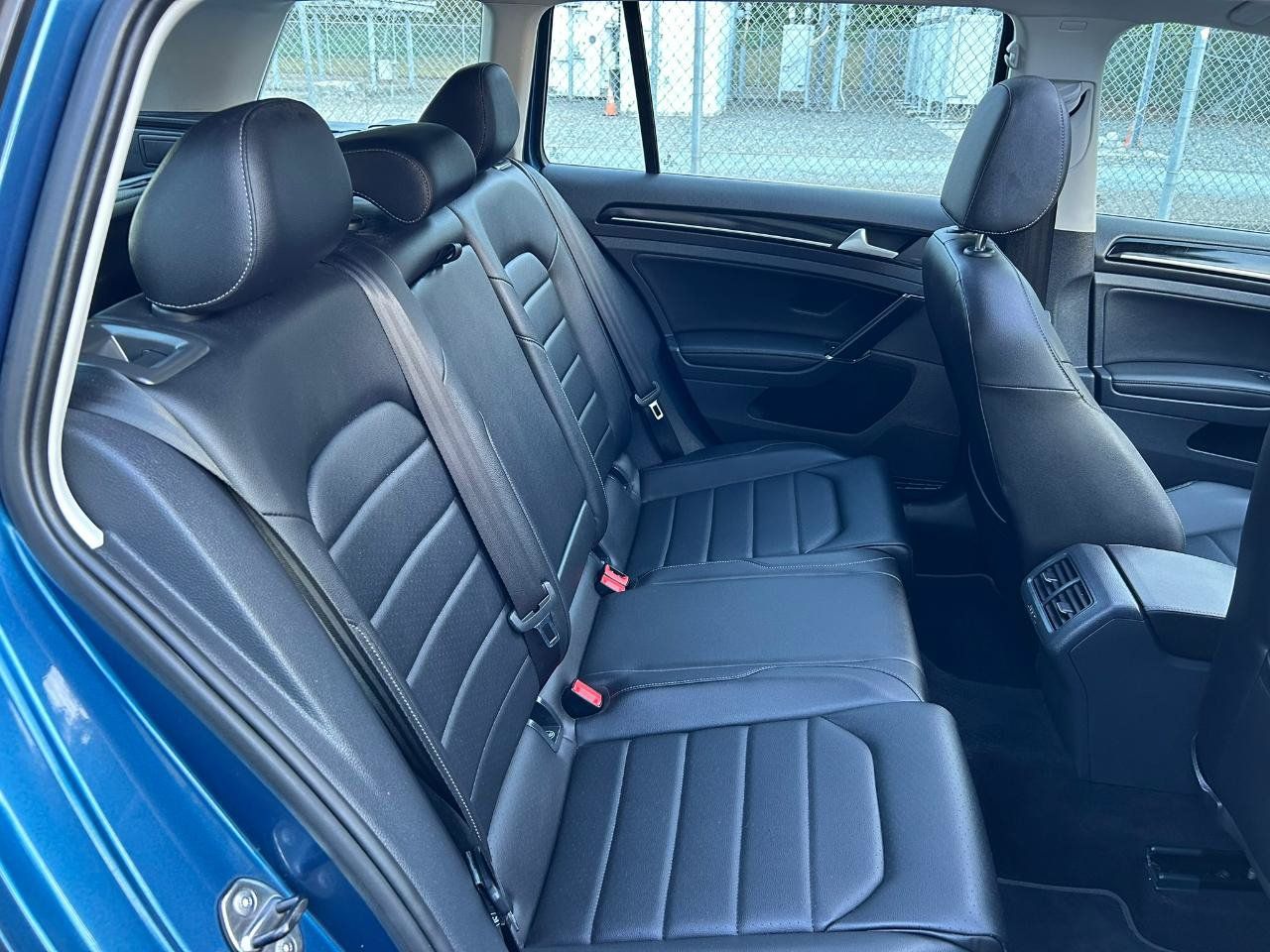 Used 2017 Volkswagen Golf SEL FWD image 17