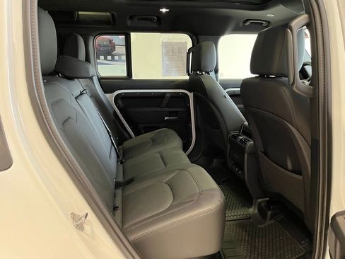 Used 2025 Land Rover Defender 110 X-Dynamic SE image 27