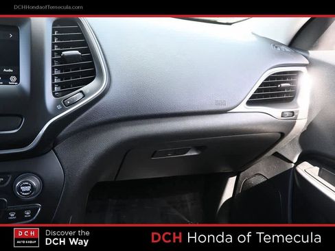 Used 2019 Jeep Cherokee Latitude Plus image 14