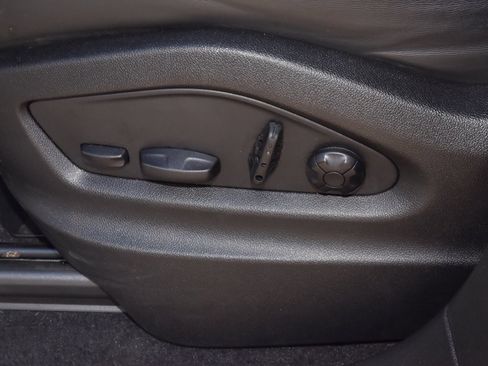 Used 2023 Porsche Cayenne Platinum Edition image 34