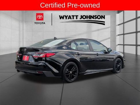 Used 2025 Toyota Camry SE FWD image 5
