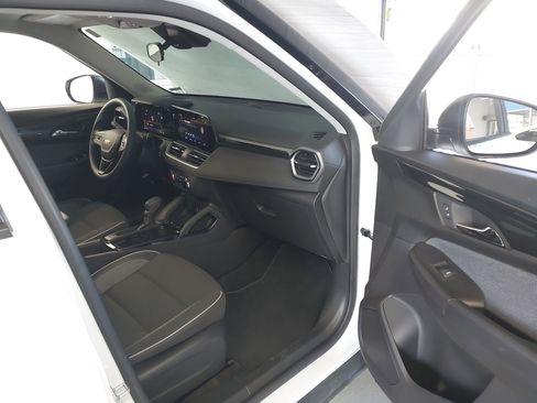 Used 2024 Chevrolet TrailBlazer LS w/ LS Convenience Package image 29