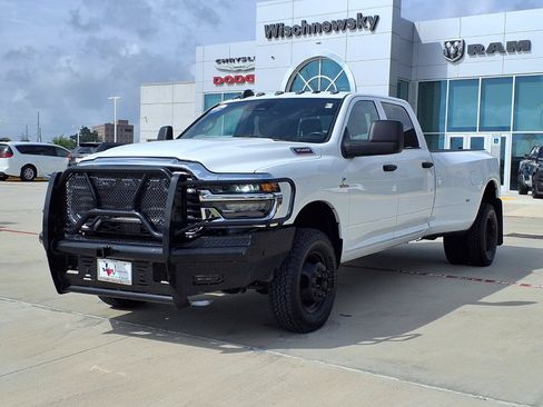 Used 2026 RAM 3500 Tradesman w/ Chrome Appearance Group A AWD/4WD image 3