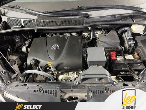 Used 2020 Toyota Sienna LE w/ LE Preferred Package FWD image 4
